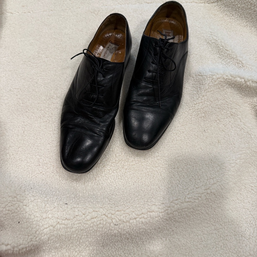 Men’s size 11 black leather Massimo Emporio shoes.